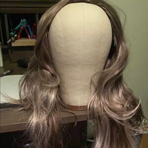 Elegant Brown Wavy Hair Wig